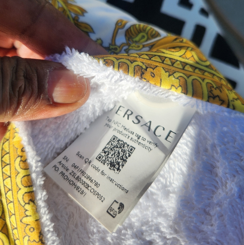 Versace White and Gold Medusa Slippers NWOT SIZE S, 7.5 & Under - Picture 5 of 6